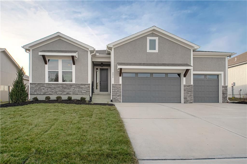 4624 SW Robinson Drive, Lee's Summit, MO 64083