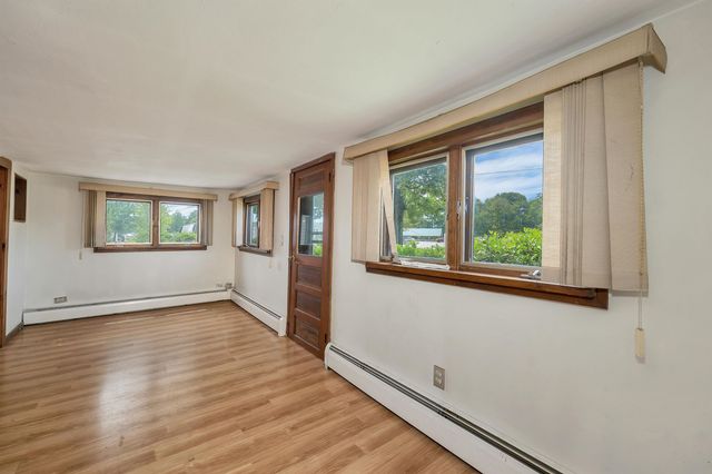13 Elm Street, Epping, NH 03042