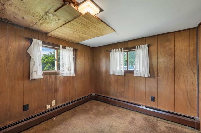 13 Elm Street, Epping, NH 03042