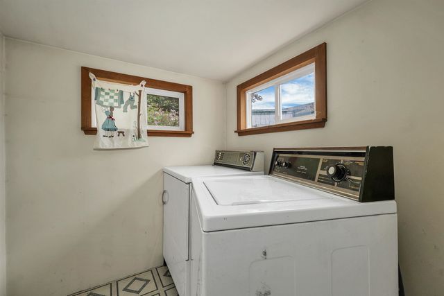 13 Elm Street, Epping, NH 03042