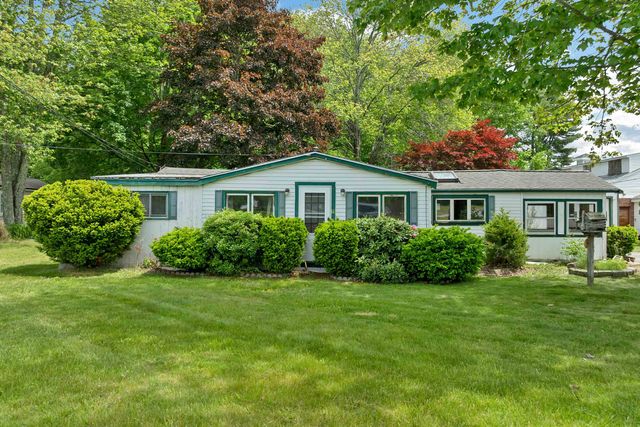 13 Elm Street, Epping, NH 03042