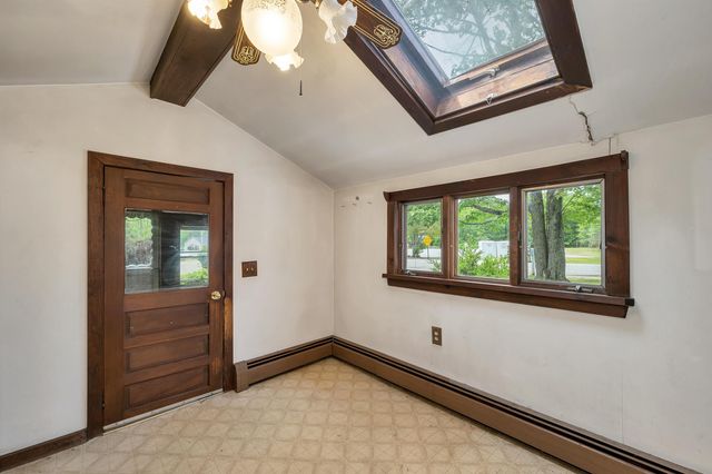 13 Elm Street, Epping, NH 03042