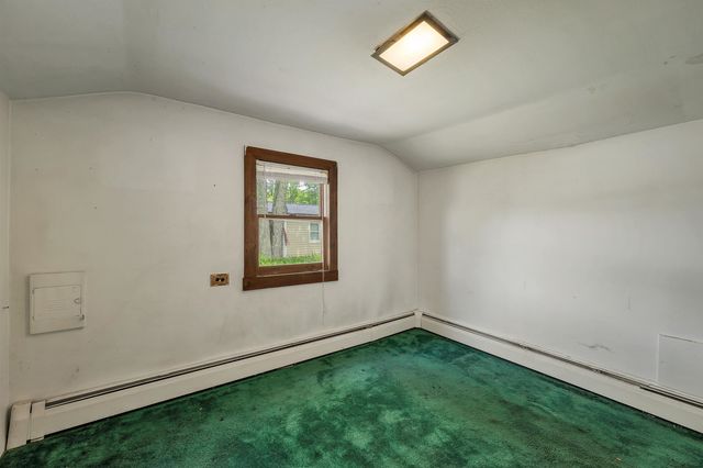 13 Elm Street, Epping, NH 03042