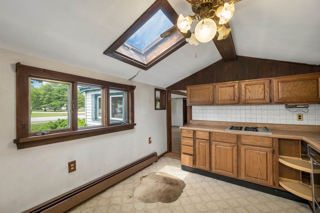 13 Elm Street, Epping, NH 03042