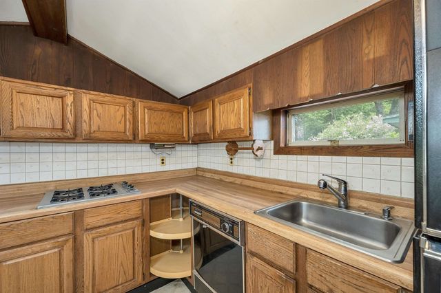 13 Elm Street, Epping, NH 03042