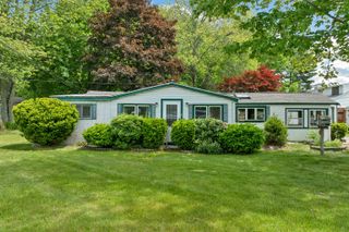 13 Elm Street, Epping, NH 03042
