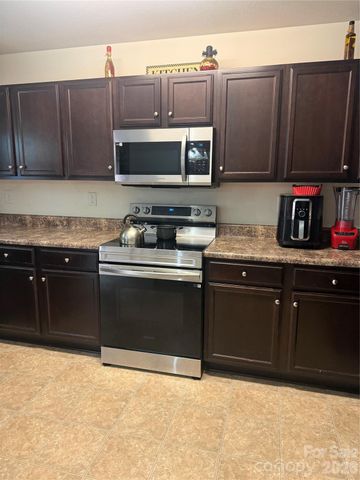 9424 Quilting Bee Lane, Charlotte, NC 28216