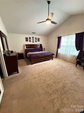 9424 Quilting Bee Lane, Charlotte, NC 28216