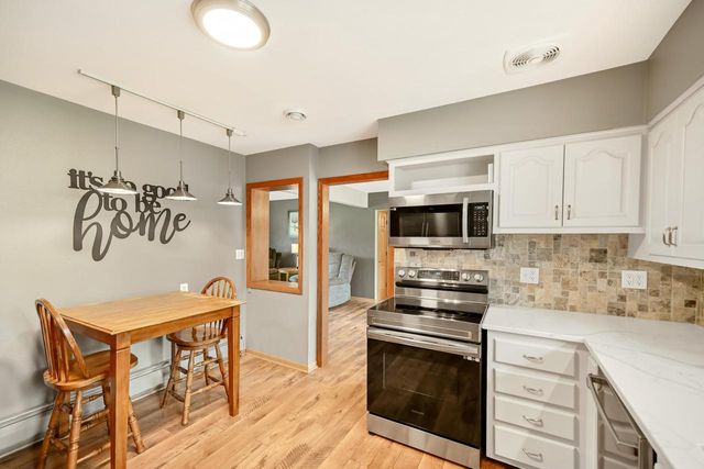 N51W16225 Fair Oak PARKWAY, Menomonee Falls, WI 53051