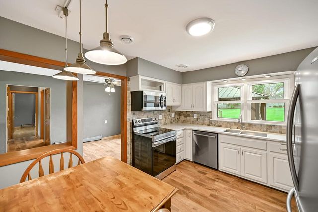 N51W16225 Fair Oak PARKWAY, Menomonee Falls, WI 53051