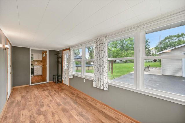 N51W16225 Fair Oak PARKWAY, Menomonee Falls, WI 53051