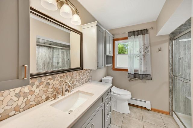 N51W16225 Fair Oak PARKWAY, Menomonee Falls, WI 53051