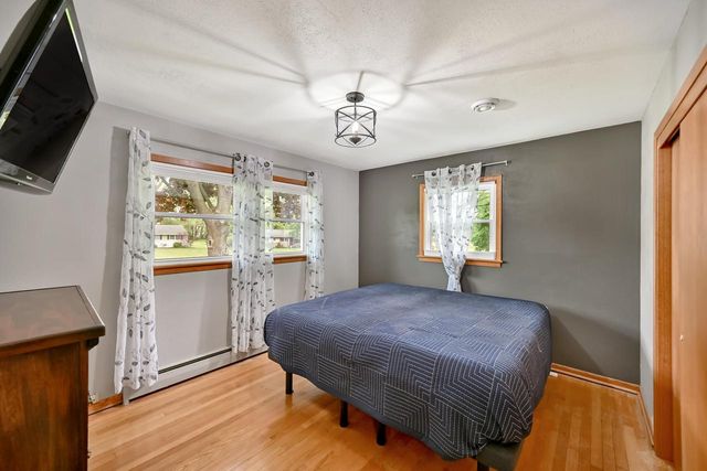 N51W16225 Fair Oak PARKWAY, Menomonee Falls, WI 53051