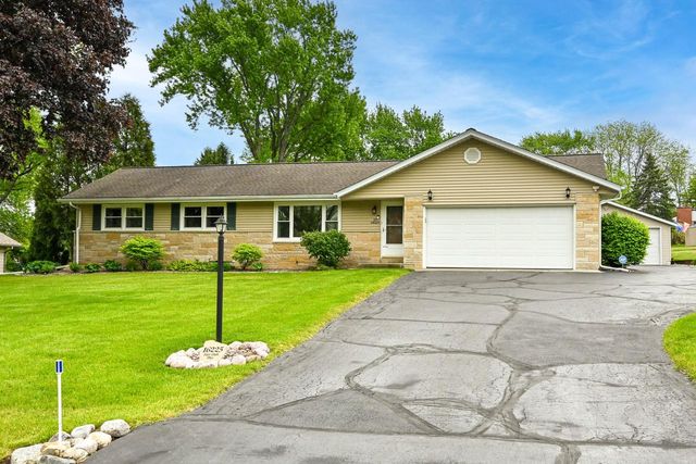 N51W16225 Fair Oak PARKWAY, Menomonee Falls, WI 53051