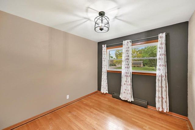 N51W16225 Fair Oak PARKWAY, Menomonee Falls, WI 53051