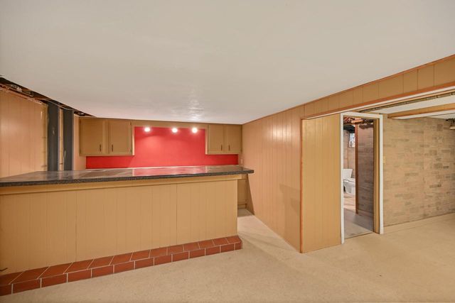 N51W16225 Fair Oak PARKWAY, Menomonee Falls, WI 53051