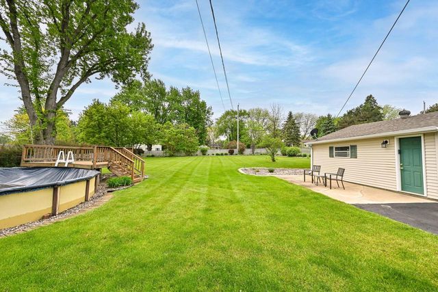 N51W16225 Fair Oak PARKWAY, Menomonee Falls, WI 53051
