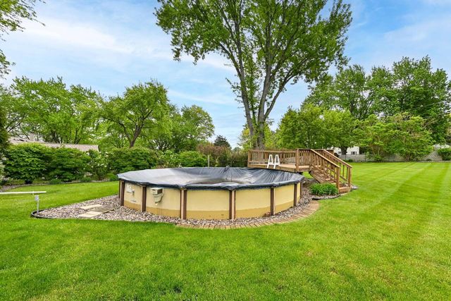 N51W16225 Fair Oak PARKWAY, Menomonee Falls, WI 53051