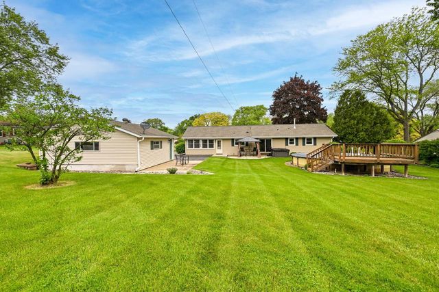 N51W16225 Fair Oak PARKWAY, Menomonee Falls, WI 53051