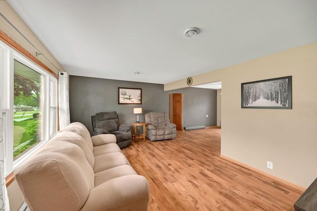 N51W16225 Fair Oak PARKWAY, Menomonee Falls, WI 53051