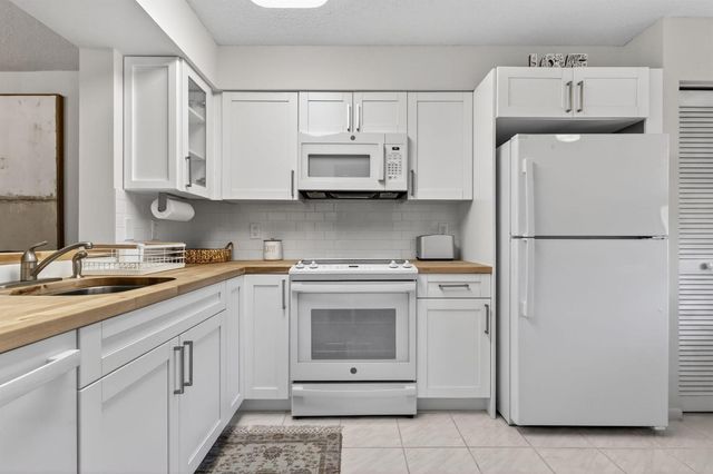 6093 Pointe Regal Circle 206, Delray Beach, FL 33484