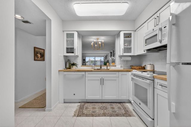6093 Pointe Regal Circle 206, Delray Beach, FL 33484