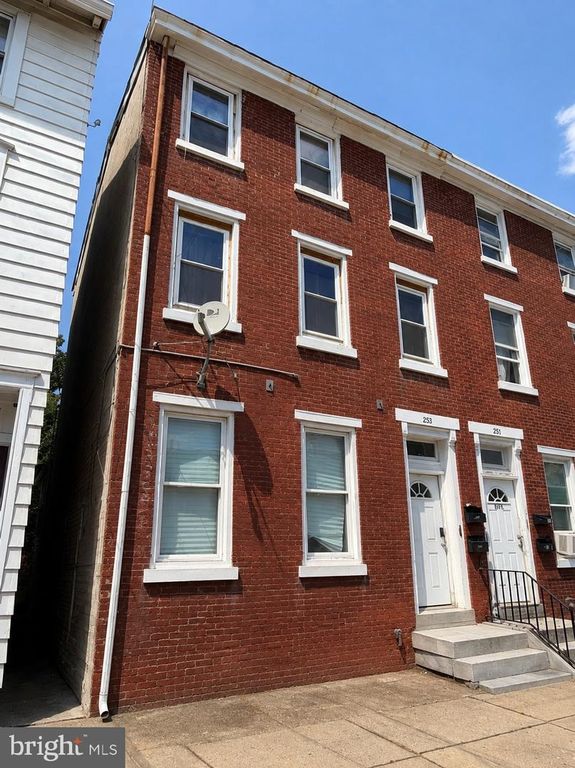 219 E BROAD ST, BURLINGTON, NJ 08016 — photo 2