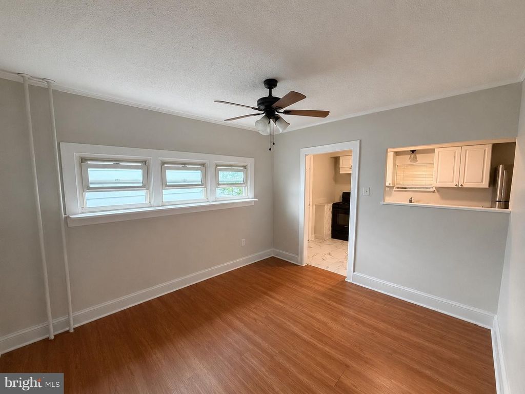 219 E BROAD ST, BURLINGTON, NJ 08016 — photo 5