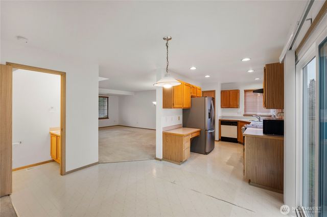 305 Browns Point Boulevard NE, Tacoma, WA 98422