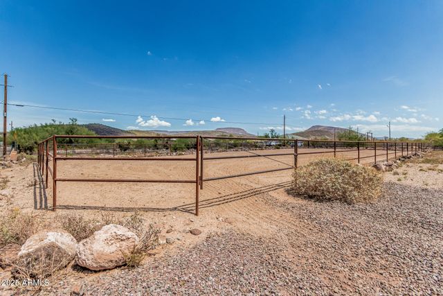 2319 E CAVALRY Road, New River, AZ 85087