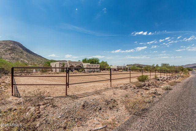 2319 E CAVALRY Road, New River, AZ 85087