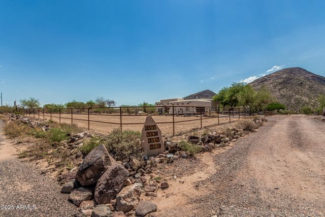 2319 E CAVALRY Road, New River, AZ 85087