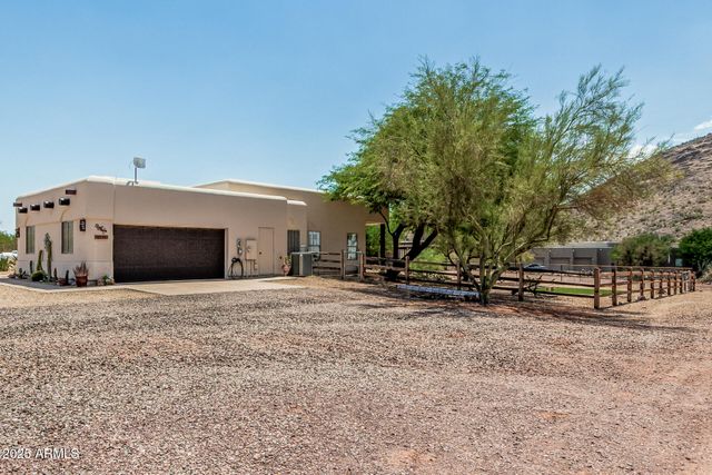 2319 E CAVALRY Road, New River, AZ 85087