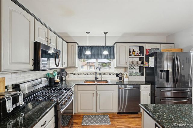 8474 Wesley Drive, Flushing, MI 48433