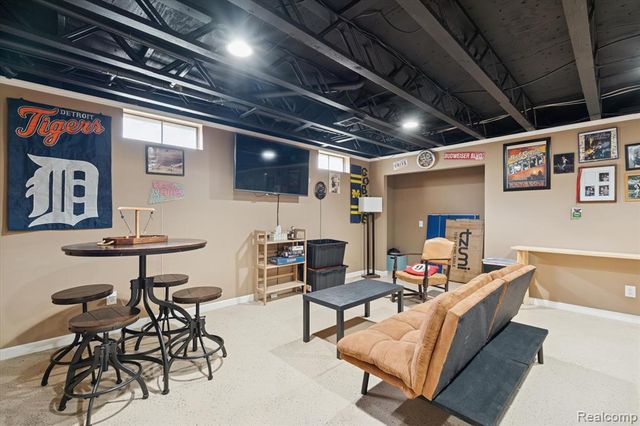 8474 Wesley Drive, Flushing, MI 48433