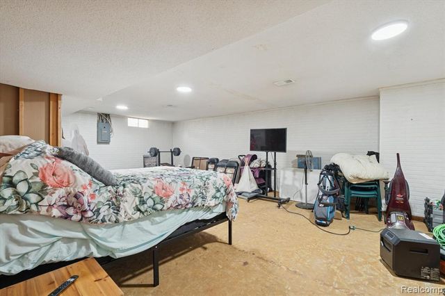 8474 Wesley Drive, Flushing, MI 48433