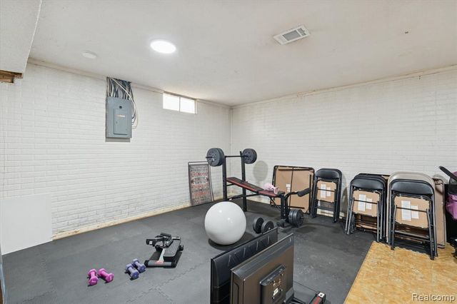 8474 Wesley Drive, Flushing, MI 48433