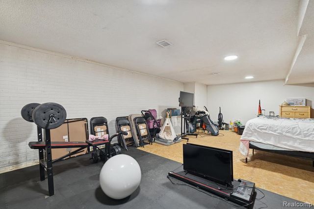 8474 Wesley Drive, Flushing, MI 48433