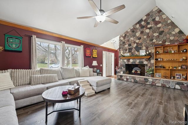 8474 Wesley Drive, Flushing, MI 48433