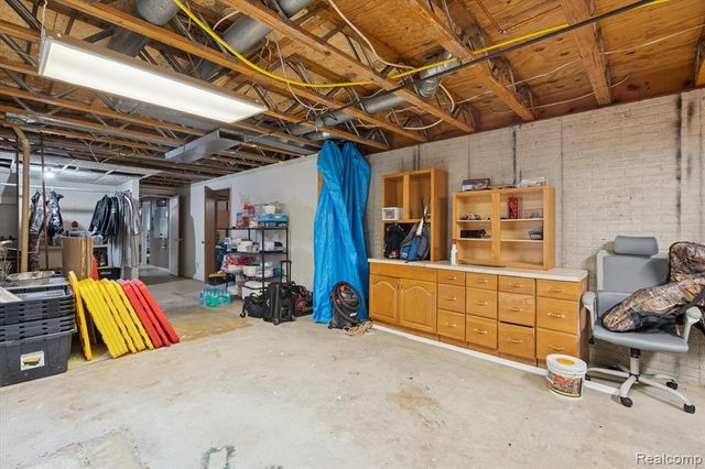 8474 Wesley Drive, Flushing, MI 48433