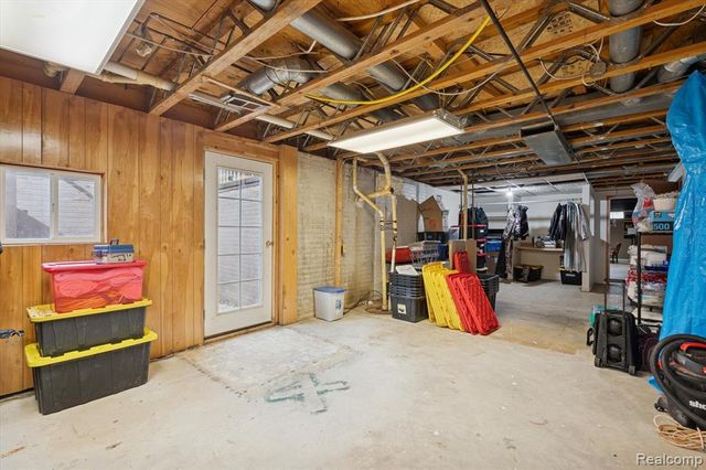 8474 Wesley Drive, Flushing, MI 48433