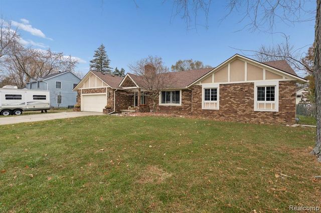 8474 Wesley Drive, Flushing, MI 48433