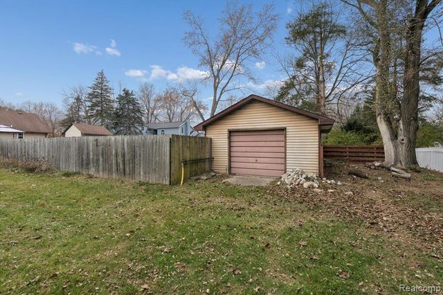 8474 Wesley Drive, Flushing, MI 48433