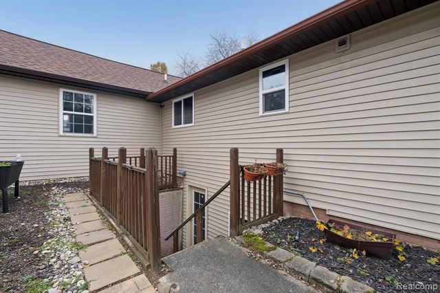 8474 Wesley Drive, Flushing, MI 48433