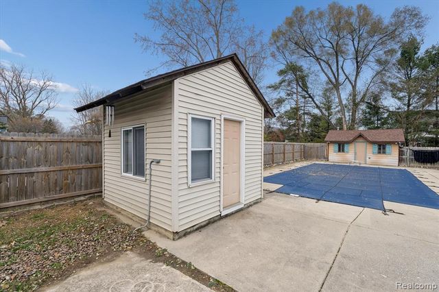 8474 Wesley Drive, Flushing, MI 48433