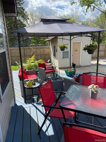 8474 Wesley Drive, Flushing, MI 48433