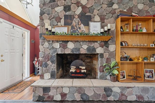 8474 Wesley Drive, Flushing, MI 48433