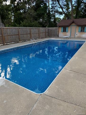 8474 Wesley Drive, Flushing, MI 48433