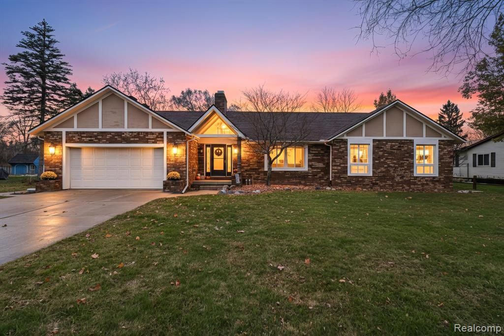 8474 Wesley Drive, Flushing, MI 48433