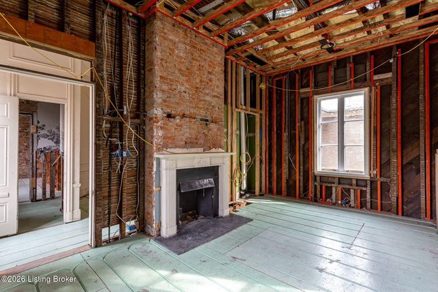 3 Casselberry Ct, Louisville, KY 40205